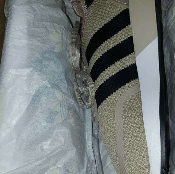 NWT Adidas Originals Men's N-5923 in Beige - Picture 3 of 7